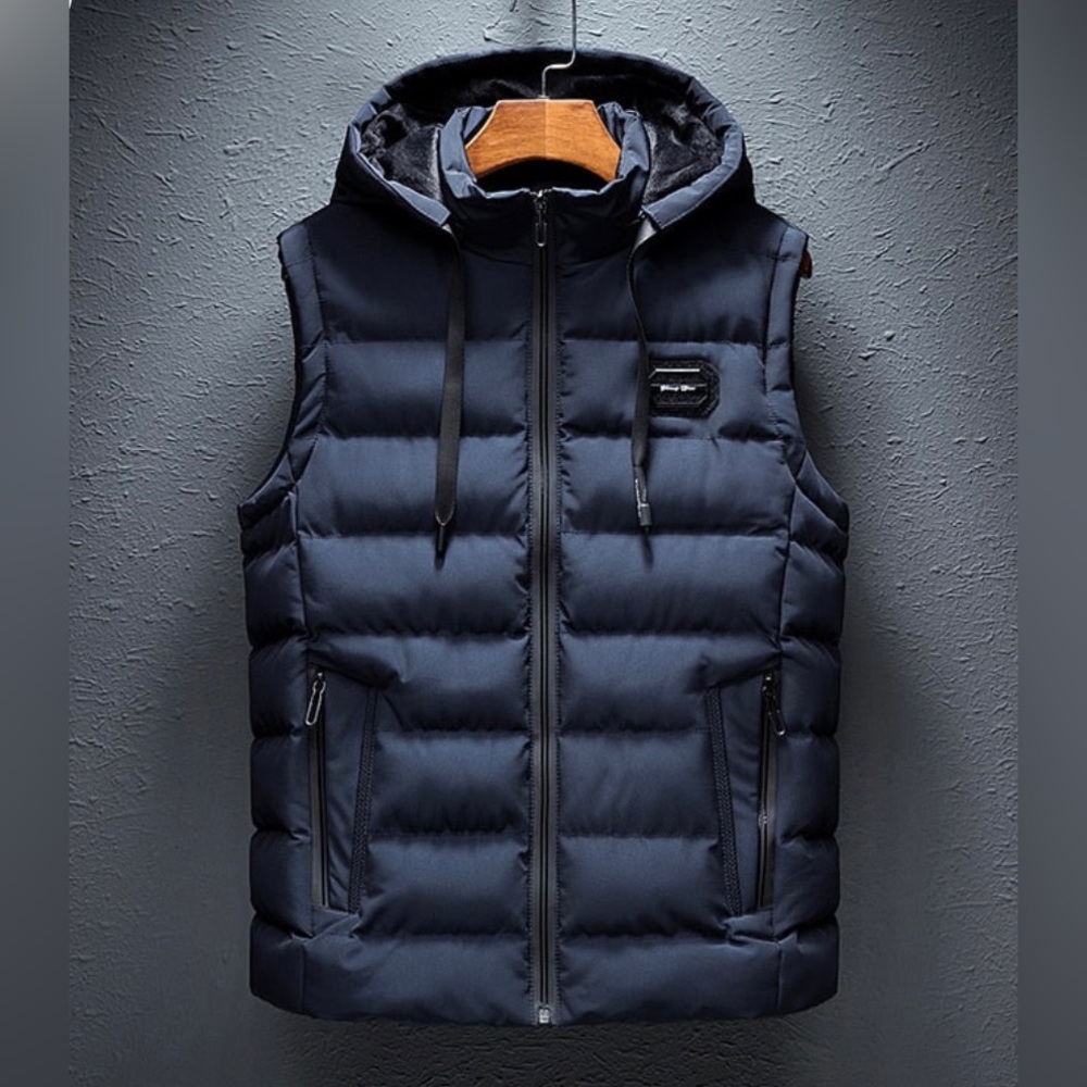 NWT Limitsix Paris Hooded Vest Navy blue in size Small.
